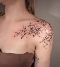 Tattoos Trending, Collar Tattoo, Collarbone Tattoos, Shoulder Cap Tattoo, Clavicle Tattoo, Floral Tattoo Shoulder, Tattoos Mandala, Bone Tattoos, Tattoos For Women Flowers