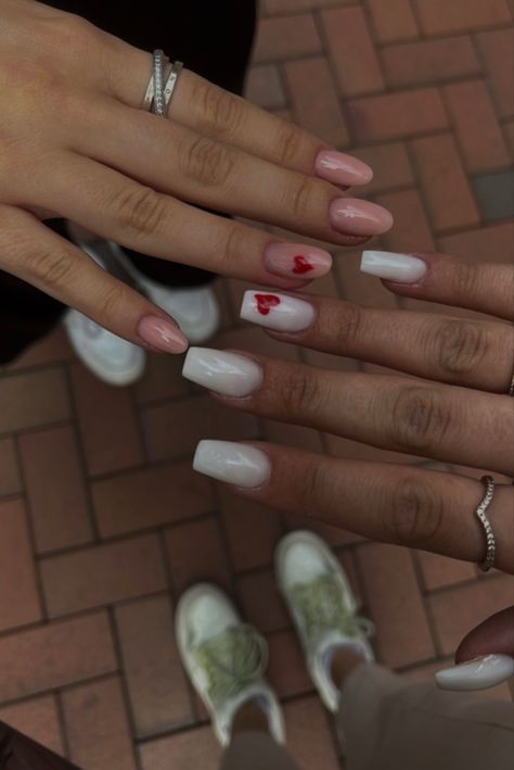 Matching Nails With Cousin, Nails For Best Friends Matching, Nails To Do With Your Bestie, Matching Nails Sisters, Heart Matching Nails, Simple Matching Nails With Best Friend, Simple Matching Nails, Summer Matching Nails, Nails Twins