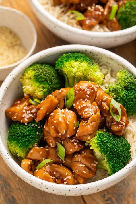 Restaurant-quality chicken teriyaki made quick and easy in the Instant Pot! Tender bites of chicken swaddled in a sweet sauce, this recipe is perfect over rice. Dinner is served! Rice Bowls Healthy Easy, Chicken Rice Bowls Healthy, Instant Pot Chicken Teriyaki, Teriyaki Chicken Bowl, 40 Aprons, Best Baked Potato, Delicious Dips Recipes, Easy Skillet Meals, Pan Seared Chicken