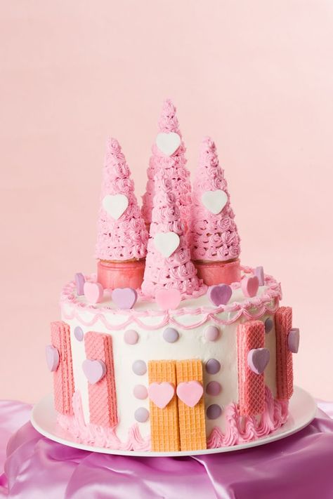 Easy Castle Cake, Fairy Castle Cake, Castle Cakes, Cake Castle, Castle Birthday Cakes, Extreme Cakes, Princess Castle Cake, Lovely Cake, Fairy Castle