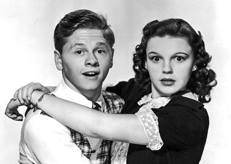 You Must Remember This, the podcast that tells the secret and forgotten history of 20th-century Hollywood, has joined Panoply. And when each episode airs, Mickey Rooney, Jane Powell, Judy Garland, Actrices Hollywood, Marlon Brando, Golden Age Of Hollywood, Frank Sinatra, Classic Movies, Old Movies