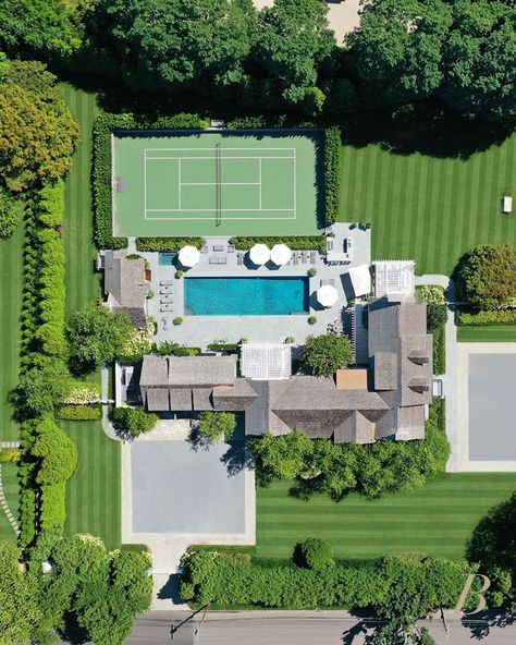 Tennis Court Backyard, Dream Life House, Hamptons House, House Outside Design, Dream House Rooms, Luxury Homes Dream Houses, Dream Backyard, Dream House Interior, Dream House Exterior