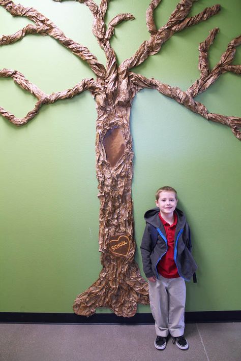 Making a  Giant Classroom Tree for my Kindergartener Paper Tree Classroom, Tree Classroom, Classroom Tree, Deco Jungle, Tree Study, Giant Tree, Diy Tree, Paper Tree, Ideas Family