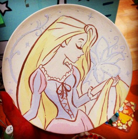 Painting pottery idea (disney) Disney Pottery, Pottery Idea, Disney Plates, Pottery Cafe, Painting Pottery, Ceramic Cafe, Disney Paintings, Pottery Store, Images Disney