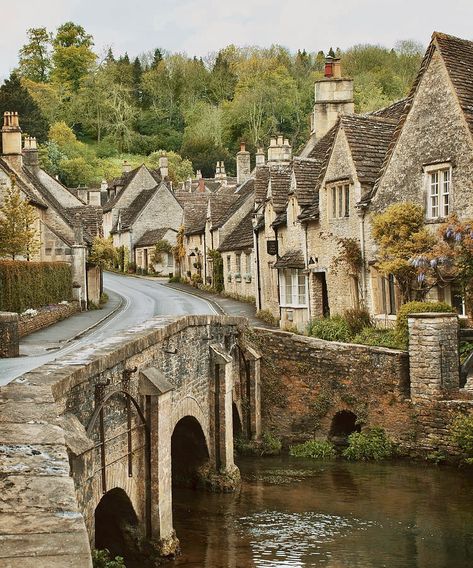 Castle Combe, England Comb Photography, Castle Combe England, Victoria Building, Country Living Uk, Uk Landscapes, England Aesthetic, Cotswold Villages, England Countryside, Castle Combe