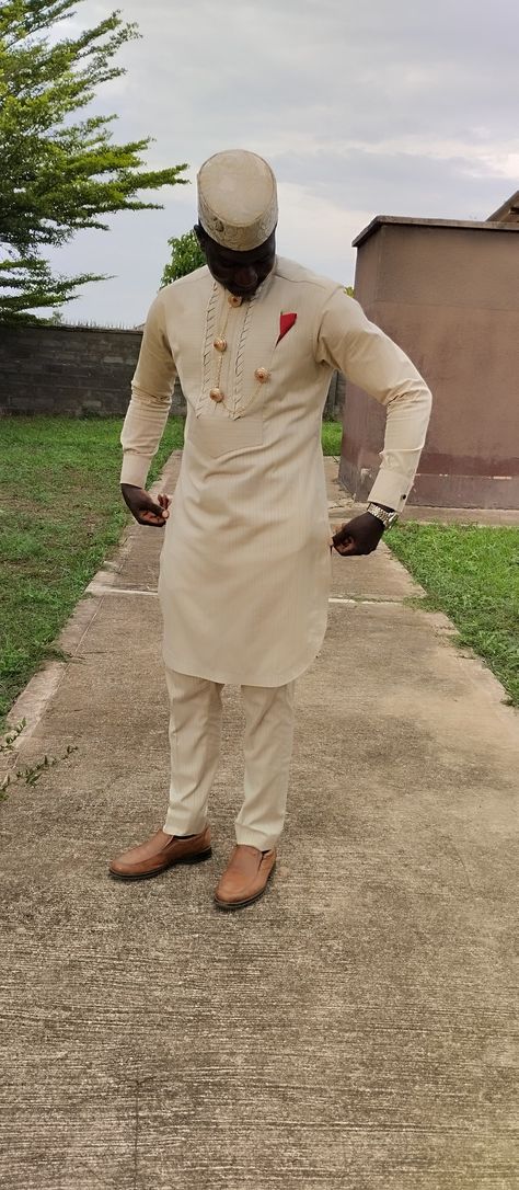 Clean finished etibo style. Igbo Native Attire For Men, Naija Delta Styles For Men, Etibor Styles For Men, Etibo Design For Men, Etibo Styles For Men, Formal Suits Men, African Wear Styles For Men, Braiding Styles, African Dresses Men