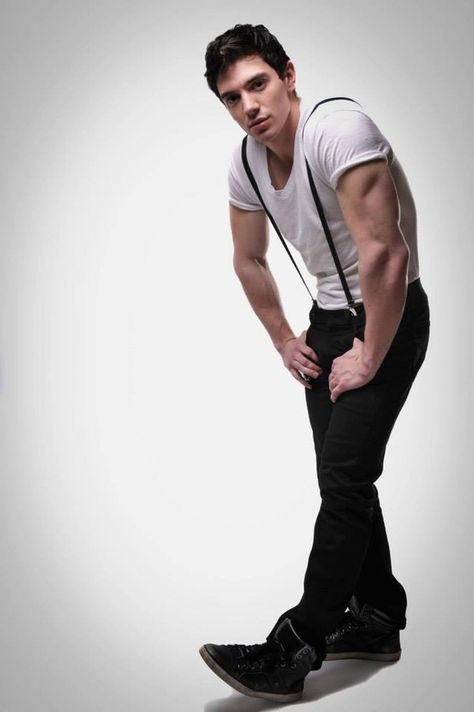 He's got a great pair of suspenders, and a pretty killer look. | Meet The First Openly Gay Male Country Star Steve Grand, All American Boy, Cody Christian, Gay Fashion, Austin Mahone, Country Stars, Zac Efron, Channing Tatum, Herren Outfit