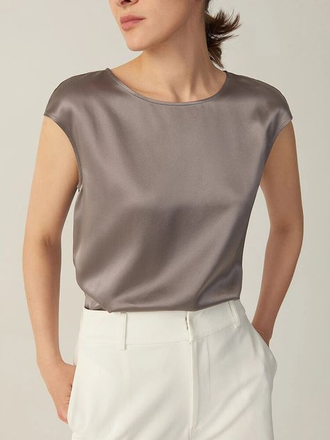 Women Blouses Fashion Classy, Silk Top Outfit, Silk Blouse Outfit, Silk Tee, Looks Pinterest, Silky Shirt, Silk T Shirt, Women Blouses Fashion, Chic Blouses