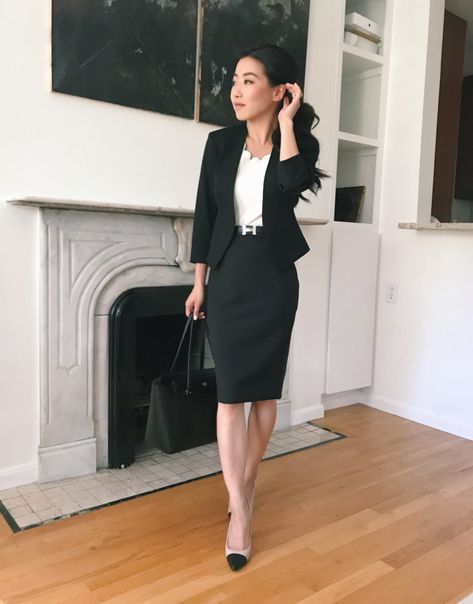 Stylish Black Pencil Skirt Outfit Ideas - Extra Petite Black Pencil Skirt Outfit Ideas, Pencil Skirt Outfit Ideas, Black Pencil Skirt Outfit, Pencil Skirt Outfit, Petite Pencil Skirt, Black Skirt Outfits, Skirt Outfit Ideas, Skirt Diy, Lawyer Outfit