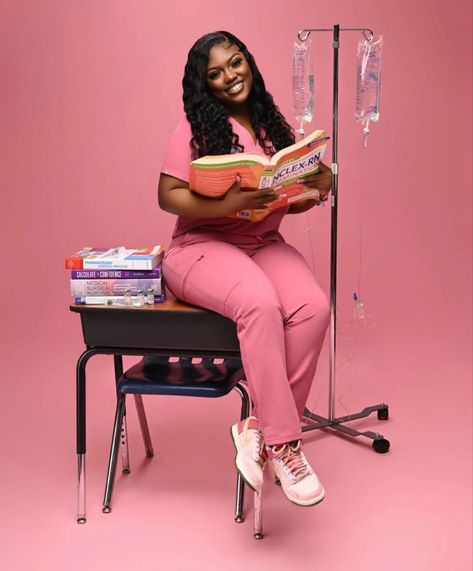 Phlebotomist Photoshoot Ideas, Photoshoot In Scrubs, Black Nurse Photoshoot, Nurse Graduation Photoshoot, Nurse Becky, Bsn Graduation Pictures, Graduation Photo Shoot Ideas, Nurse Photoshoot Photo Ideas, Nursing Photoshoot