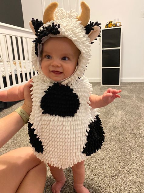 Adorable costume for babies - boy or girl! Diy Infant Cow Costume, Highland Cow Costume Diy, Baby Cow Costume, Toddler Cow Costume, Diy Cow Costume, Cow Halloween Costume, Bubble Costume, Fashionable Baby, Cow Costume