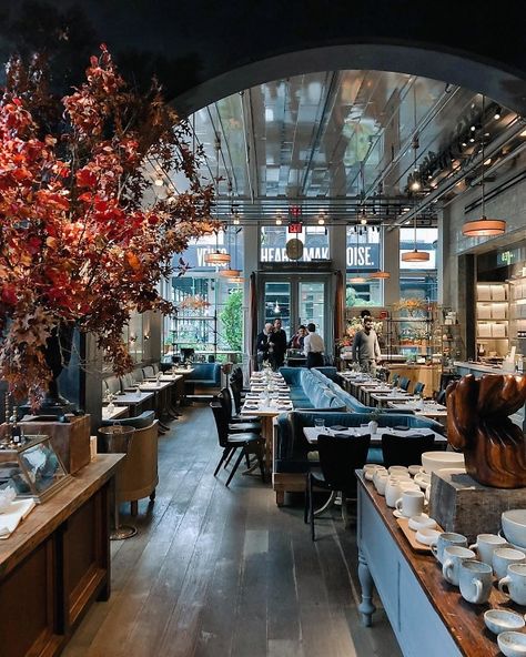 The Most Beautiful Spots To Eat & Drink In NYC Right Now Restaurant Wall Design, New York City Christmas, Restaurant Design Inspiration, Architecture Restaurant, New York City Vacation, Design Café, New York City Travel, Nyc Restaurants, Nyc Trip