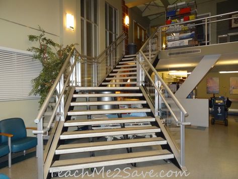 I Toured the Set of Grey’s Anatomy and Met Some of Its Cast – I Still Can’t Believe It Greys Anatomy Shifting, Greys Anatomy Set, Helical Staircase, Grey's Anatomy Doctors, Metal Stairs, Spiral Stairs, Memorial Hospital, Reinforced Concrete, Great Words