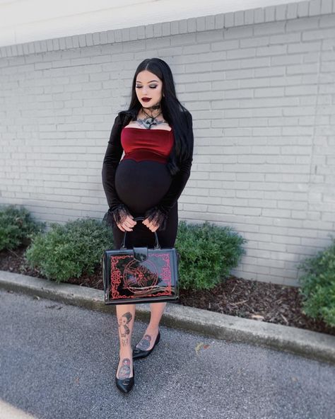 Punk Maternity, Cute Goth Outfits, Pregnancy Goals, Mommy Outfits, Alt Outfits, Cute Maternity Outfits, Pregnancy Looks, Trendy Maternity, Mama Style