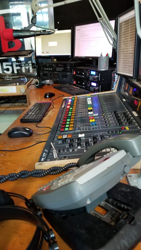 bFB Broadcast station News Station Aesthetic, Radio Station Aesthetic, Company Aesthetic, Comic School, Radio Broadcasting, Fairfax County Virginia, Amr Diab, Journalism Career, Vintage Hifi