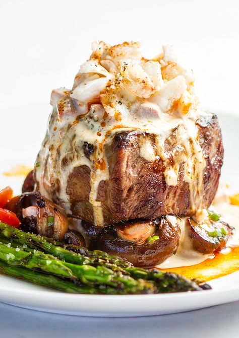 Crab Oscar, Steak Oscar, Steak Toppings, Oscar Food, Bahama Breeze, Table D Hote, Sauce Hollandaise, Gourmet Dinner, Hollandaise Sauce