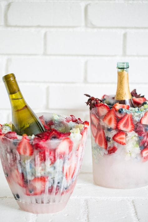 Bucket With Flowers, Diy Ice Bucket, Floral Ice Bucket, Wine Chiller Bucket, Fest Mad, Ice Bowl, Floral Ice, Wine Bucket, Ice Buckets