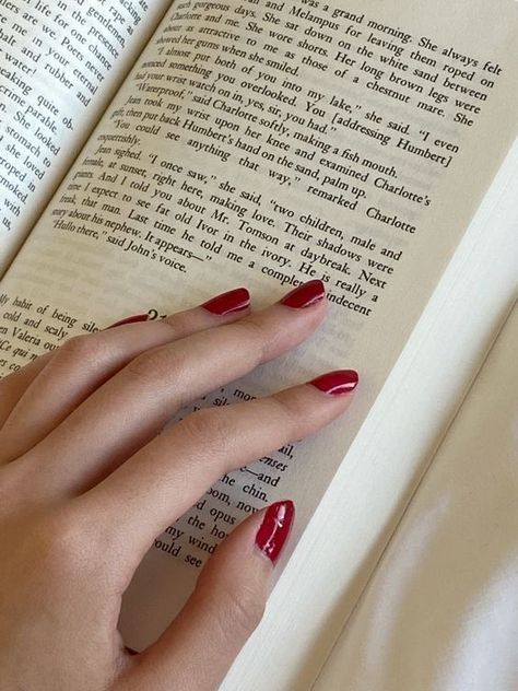 Murphee on Twitter: "• 𝐢𝐧��𝐯𝐞𝐬𝐭 𝐢𝐧 𝐲𝐨𝐮𝐫𝐬𝐞𝐥𝐟… " Red Smoothie, Bebidas Do Starbucks, Red Nail Polish, Red Nail, Red Aesthetic, French Girl, Girl Next Door, I Love Books, Love Book