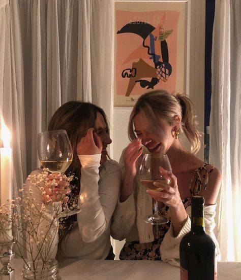 Soulmate Equation, Evelyn Hugo, Christina Lauren, Girl Friendship, Female Friendship, Wine Night, Books Aesthetic, Soul Sisters, Dream Lifestyle