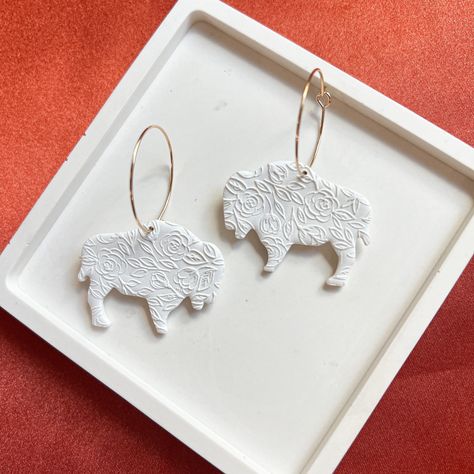 Recycle Jewelry, Clay Hoop Earrings, Buffalo Bison, Bills Mafia, Diy Earrings Polymer Clay, Earrings Polymer, Polymer Earrings, Diy Recycle, Recycled Jewelry