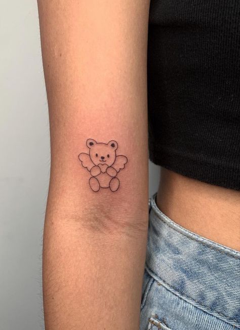 Small Teddy Bear Tattoo, Teddy Bear Tattoo Small Simple, Little Bear Tattoo, Cute Bear Tattoo, Tattoo Bear, Girl Finger Tattoos, Tattoos Hand, Bear Tattoo Designs, Tattoo Board