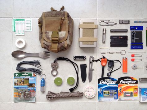 https://flic.kr/p/DxG5GQ | Urban survival kit - Expanded-1 Survival Gear List, Preparedness Ideas, Urban Survival Kit, Family Protection, Survival Gadgets, Survival Backpack, Survival Items, Bear Grylls, Emergency Preparation