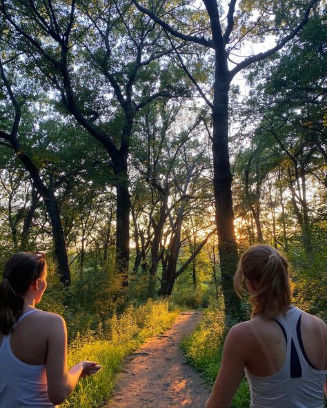 Running In Summer, Running Nature Aesthetic, Hiking In The Woods, Best Friends Hiking, Running In Woods Aesthetic, Hike Motivation, Running In Forest, Running In Nature, Running With Friends