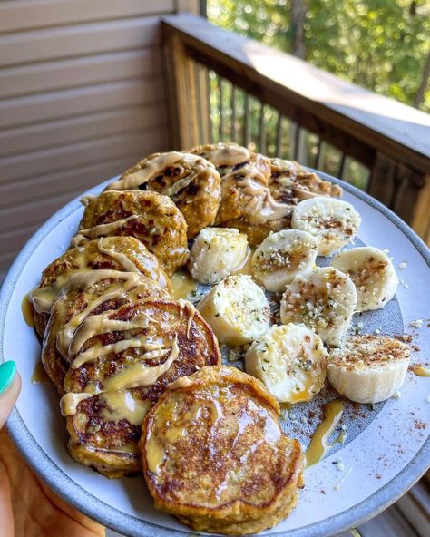 These pancakes are soooo fluffy, almost pillowy! free of gluten, dairy, and the best part—it took ... Keto Pumpkin Pancakes Almond Flour, Gluten Free Dairy Free Protein Pancakes, Grain Free Pancakes Almond Flour, Low Carb Pumpkin Pancakes Almond Flour, Gluten Free Vegan Pumpkin Pancakes, Healthy Mood, Clean Breakfast, Paleo Life, Pumpkin Banana