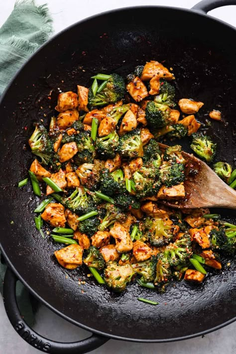 Chinese Chicken and Broccoli Chinese Chicken And Broccoli, Chicken And Broccoli Stir Fry, Broccoli Dishes, Asian Stir Fry, The Recipe Critic, Chinese Cooking Recipes, Recipe Critic, Broccoli Recipe, Broccoli Stir Fry