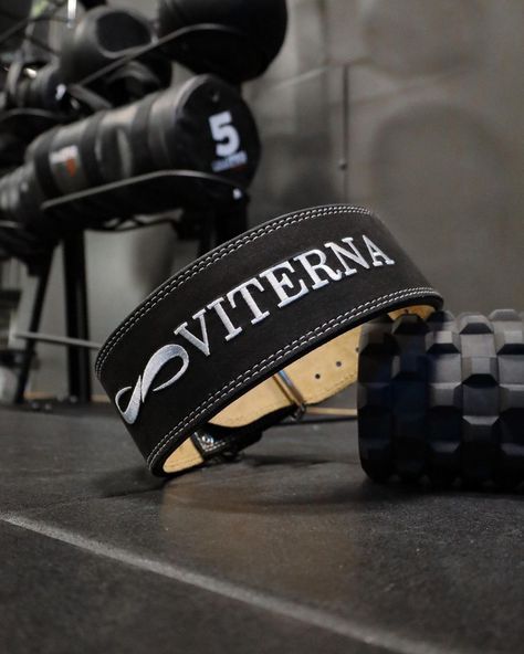 Viterna Powerlifting Belt 🙌🏼 Double prong roller buckle tapered weightlifting belt. These belts give excellent support when lifting. They mold to the contours of the back/body whilst providing support and protection when training/lifting. Preferred by Olympic weightlifters.🥇 Gym Photoshoot, Powerlifting Training, Weightlifting Belt, Gym Aesthetic, Powerlifting, Weight Lifting, Crossfit, High Performance, Small Business