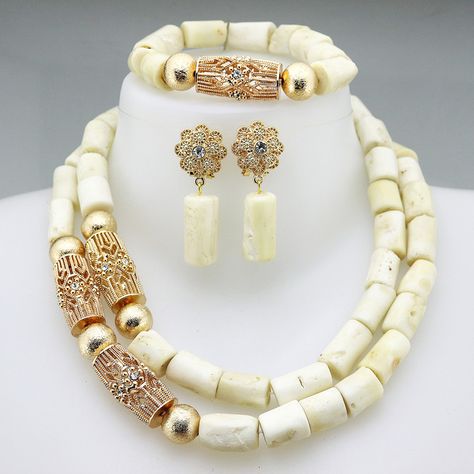 Coral Beads Jewellery Designs, Traditional Necklace Designs, Designing Sketches, Neo Soul Fashion, Soul Fashion, African Wedding Jewelry, Nigerian Beads, Coral Jewelry Set, Coral Beads Necklace