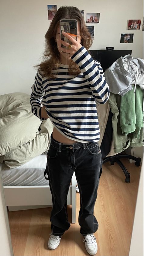 Black And White Long Sleeve Shirt Outfit, Striped Long Sleeve Shirt Outfit, Long Sleeve Shirt Outfit, White Long Sleeve Shirt Outfit, Striped Top Outfit, Sleeve Shirt Outfit, Long Sleeve Shirt Outfits, Outfits With Striped Shirts, Black Striped Shirt