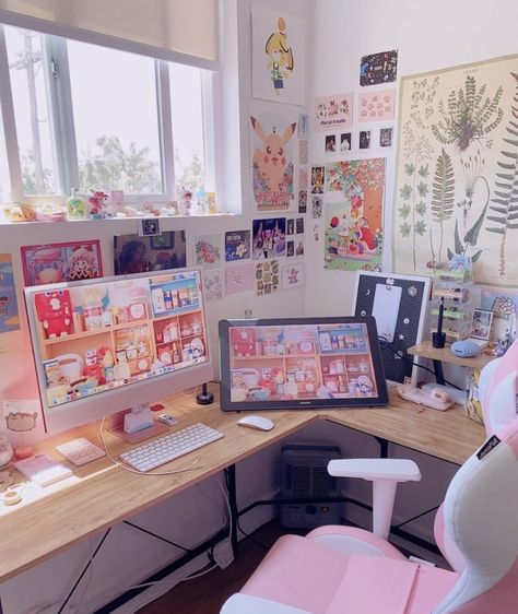 Gaming And Study Desk Setup, Cute Workspace Ideas, Artist Pc Setup, Designer Desk Workspaces, Graphic Designer Room, Artist Room Ideas, Cintiq Workspace, Artist Desk Setup, Art Desk Setup