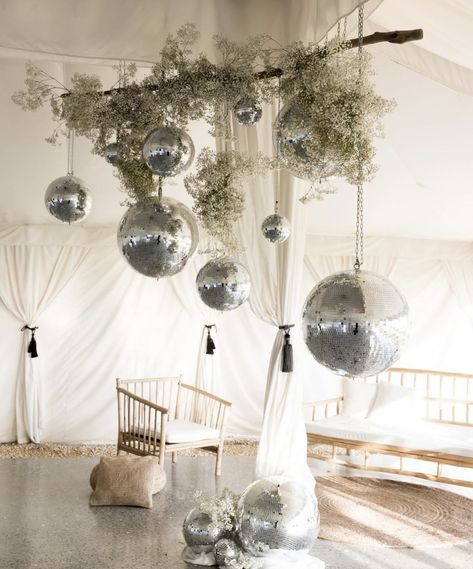 Disco Wedding Reception, Black Tie Wedding Decor, Disco Ball Wedding, Disco Theme Party, Pastel Wedding Theme, Nikah Decor, Disco Wedding, Hunter Valley Wedding, Bella Wedding