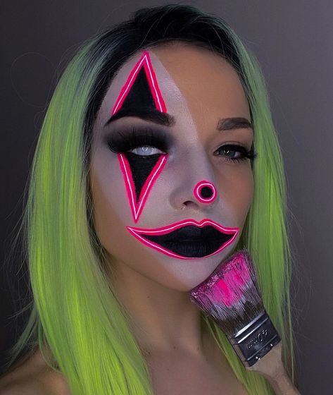 🌹QUEEN OF NEON👑 on Instagram: “Neon Paint Clown🤡🧑🏼‍🎨 💖 #queenofneon1 💯 🤡 💖 Wig Neon Green 💚used my code ANNA30 for $ off💸 @bubblewigs Lenses Gridding White…” Crazy Halloween Makeup, Girl Halloween Makeup, Makeup Neon, Halloween Makeup Clown, Holloween Makeup, Neon Paint, Cute Halloween Makeup, Halloween Makeup Pretty, Halloween Eye Makeup