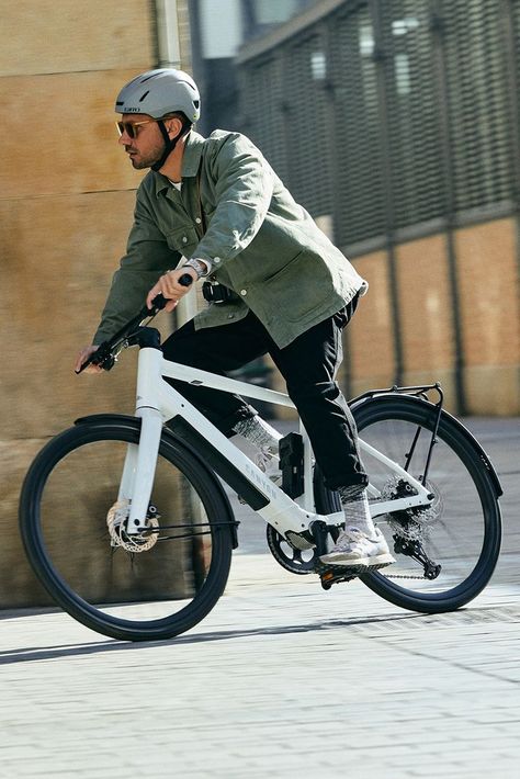 Commuting the concrete jungle should be effortless - pedal stroke by pedal stroke. That’s why we designed the Commuter:ON 8 LTD to be compact and carriable with all the essentials to move fast in the city. With the brand-new RIDE 60 drive this bike lets you roam through the urban jungle. Coming soon! City Bike Style, Urban Bike Style, Urban Fitness, Electric Commuter Bike, E Bicycle, Urban Bicycle, Cycling City, Urban Bike, Fitness Photoshoot