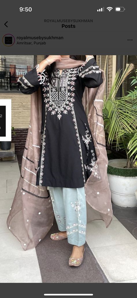 Elegant Indian Suits For Women, Wedding Suit Women Pakistani, Pakistani Suit Style, Pakistani Simple Suit Design, Suit Designs Latest Party Wear, Boutique Suit Designs, Cutwork Embroidery Suits Designs, Punjabi Outfits Wedding, Latest Suit Design 2024 For Women