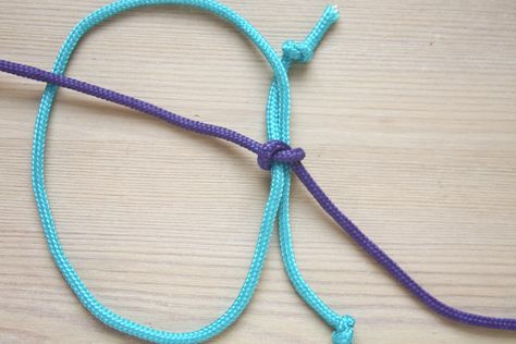 a Square Knot Bracelet Tutorial, Square Sliding Knot, Knot Bracelet Tutorial, Sliding Knot Tutorial, Adjustable Knot Bracelet, Square Knot Bracelet, Cord Bracelet Diy, Knots Jewelry, Square Knot Bracelets