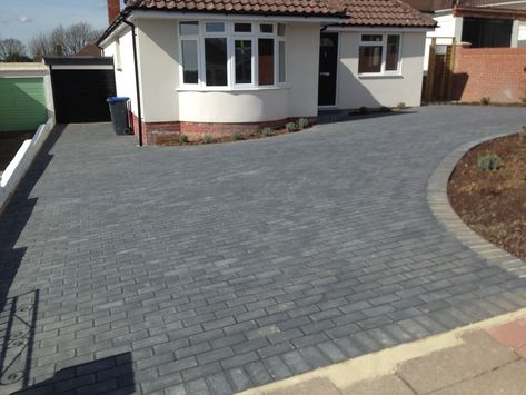 Cheap Paving Ideas, Block Paving Patio, Driveway Ideas Cheap, Grey Block Paving, Pavers Over Concrete, Concrete Block Paving, Driveway Landscape, Block Paving Driveway, Tarmac Driveways