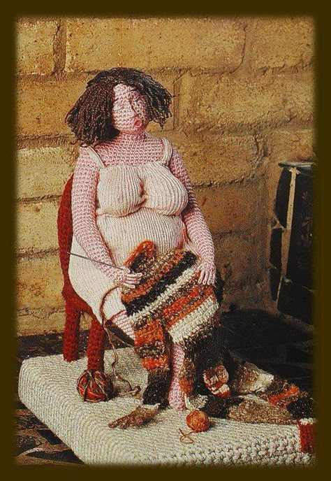 Knitter...love this! Crochet Russe, Art Au Crochet, Hantverk Diy, Sculpture Textile, Russian Crochet, Knitting Humor, Knit Art, Freeform Crochet, Art Textile