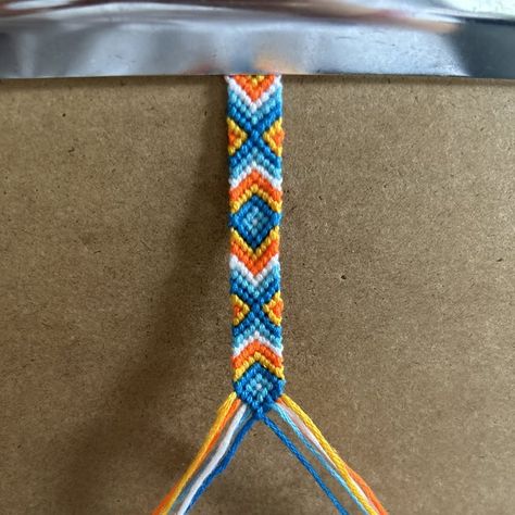 8 String Friendship Bracelet Pattern, Casual Colorful Friendship Bracelets For Beach, Diamond Bracelet Pattern, Casual Colorful Beach Friendship Bracelets, Hippie Woven Friendship Bracelets For Beach, Summer Adjustable Hand-strung Friendship Bracelets, Friendship Patterns, Hippie Hand-strung Friendship Bracelets, String Friendship Bracelets