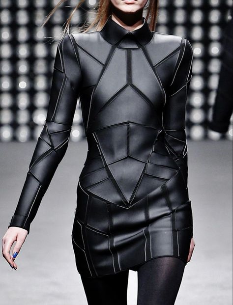 Neo Futurism, Geometric Fashion, Bohemian Mode, Gareth Pugh, Futuristic Fashion, Stil Inspiration, Style Noir, Future Fashion, Dark Fashion