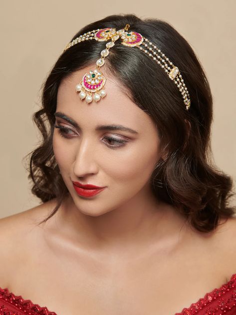 Matha Patti Bridal, Matha Patti Hairstyles, Indian Hair Jewelry, Sheesh Phool, Bridal Indian, Linen Style Fashion, Matha Patti, Fancy Jewelry Necklace, Hair Chains