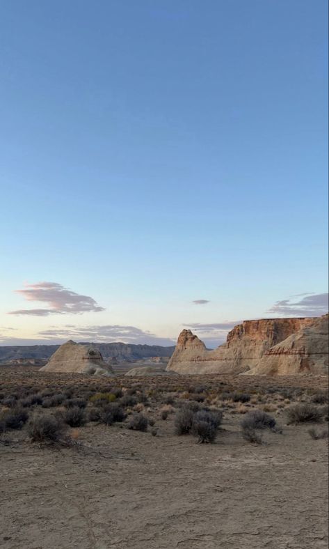 Utah Aesthetic, Art Photography Portrait, Desert Dream, Mountain Wallpaper, Us Road Trip, Get Outdoors, Pretty Places, The Desert, Mother Earth