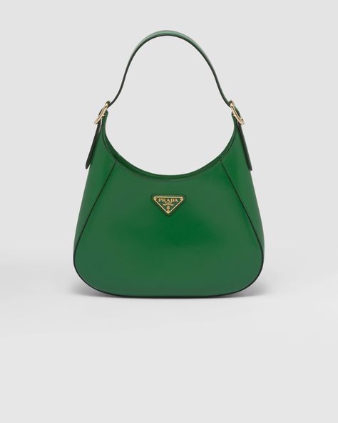 A bold and refined silhouette characterizes this leather shoulder bag with fine details. The geometric construction contrasts with soft lines to create a modern and elegant yet sporty bag, an expression of the hybrid concept and part of the Prada's aesthetic code. Prada Hobo Bag, Prada Pouch, Geometric Construction, Prada Shoulder Bag, Girly Bags, Prada Leather, Bag Green, Leather Hobo Bag, Leather Hobo