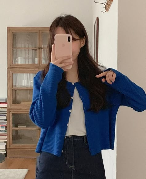 Blue Blouse Outfit, Blue Cardigan Outfit, Blue Denim Jeans Outfit, Everday Style, Chic Minimalista, Stylish Outfits Casual, Female Office, Chic Cardigan, Professional Outfit