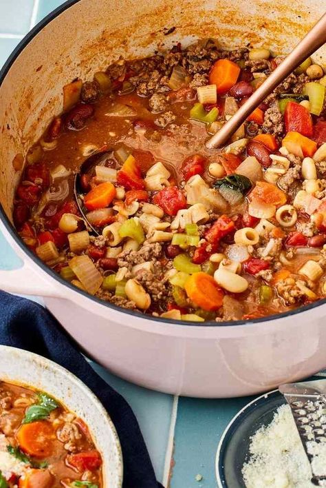 This simple pasta e fagioli recipe is one of Ina Garten’s best dinner recipes. You’re going to want to make a batch of this comforting soup this winter. Copycat Olive Garden Pasta, Cozy Pasta, Beef Recipes Easy Dinners, Olive Garden Pasta, Garden Pasta, Beef Pasta Recipes, College Kitchen, Pasta E Fagioli Soup, Copycat Olive Garden