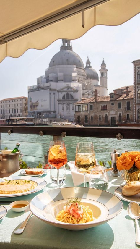 Italian Food In Italy, Italy Food Aethstetic, Venice Italy Aesthetic, Venice Summer, Venice Aesthetic, Venice Italy Food, Italian Things, Venice Food, Holiday Lifestyle