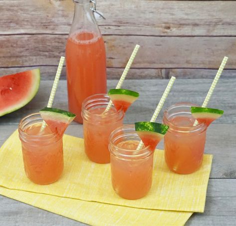 watermelon limeade Watermelon Limeade Recipe, Chipotle Watermelon Limeade Copycat, Watermelon Limeade, Licorice Cake, Limeade Drinks, Easy Crockpot Recipes Healthy, Limeade Recipe, Avocado Juice, Lime Drinks