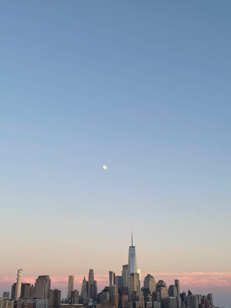 Sunset view with NYC skyline | City aesthetic | photography | wallpaper Nyc Skyline Aesthetic, City Aesthetic Photography, Skyline Aesthetic, Skyline Sunset, New York City Skyline, Nyc Skyline, Sunset View, Sunset Wallpaper, Photography Wallpaper